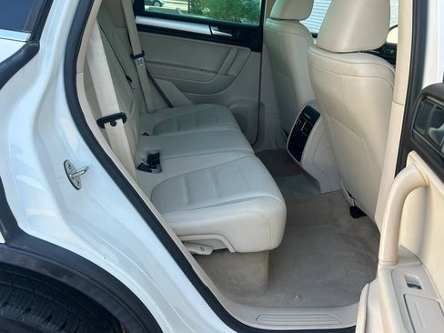 Used 2012 Volkswagen Touareg TDI AWD/4WD image 16