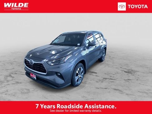 Certified 2023 Toyota Highlander XLE image 5