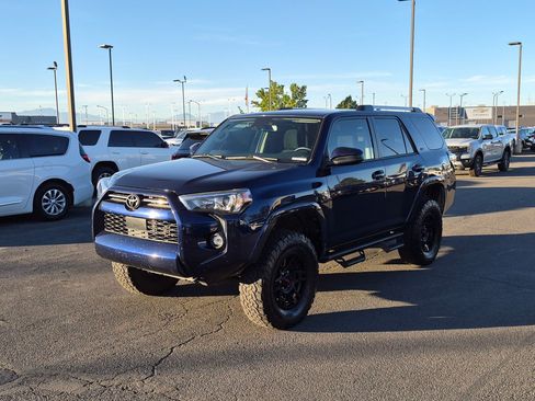 Used 2023 Toyota 4Runner SR5 AWD/4WD image 10