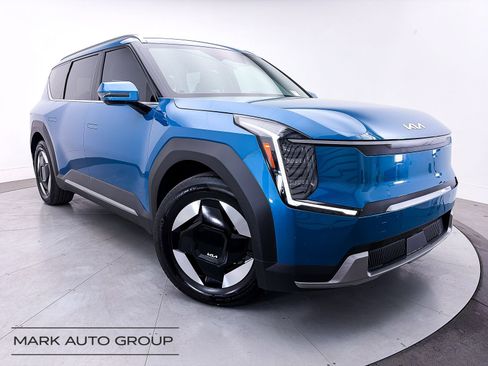 Certified 2024 Kia EV9 Wind AWD/4WD image 1