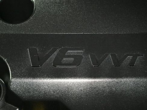 Used 2021 Chevrolet Traverse LS FWD image 16