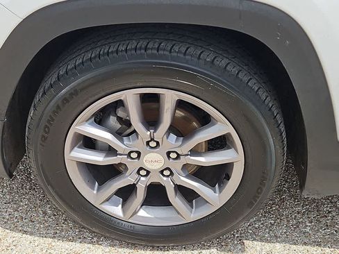 Used 2024 GMC Terrain SLT AWD/4WD image 12