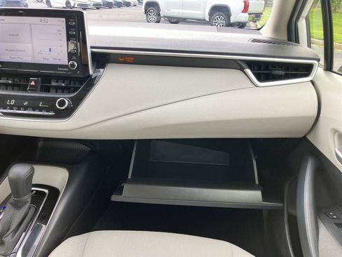 Used 2021 Toyota Corolla LE FWD image 15