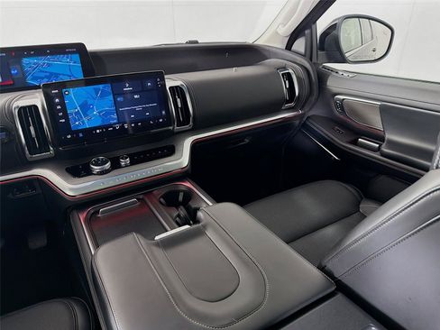 Used 2025 Ford Expedition Platinum AWD/4WD image 28