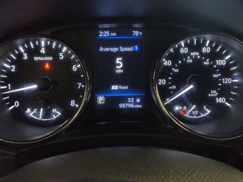 Used 2018 Nissan Rogue SV AWD/4WD image 23