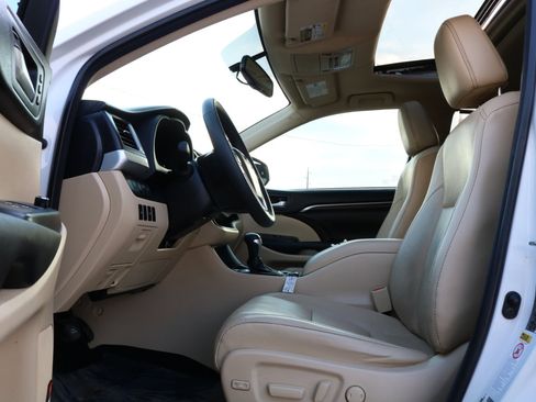 Used 2016 Toyota Highlander Limited image 15