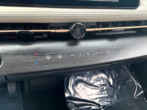 Used 2023 Nissan Ariya FWD image 36