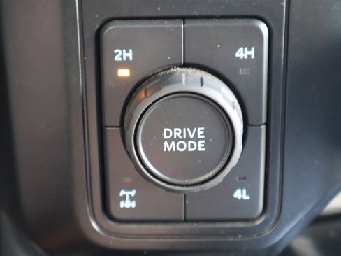 Used 2025 Ford F350 Lariat image 29