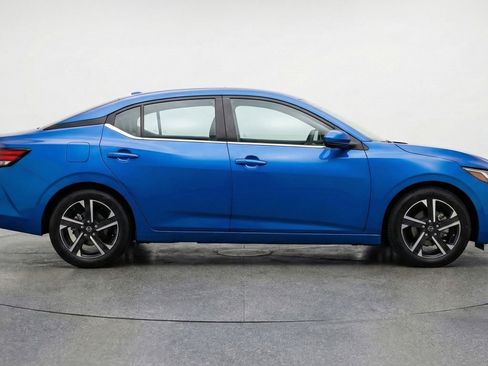 Used 2025 Nissan Sentra SV image 11