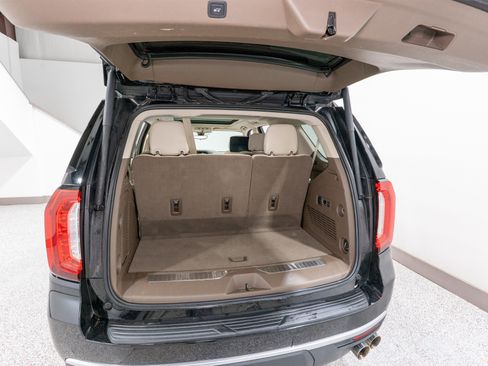 Used 2021 GMC Yukon Denali w/ Denali Premium Package image 39