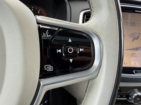 Used 2017 Volvo XC90 T6 Momentum w/ Vision Package image 31