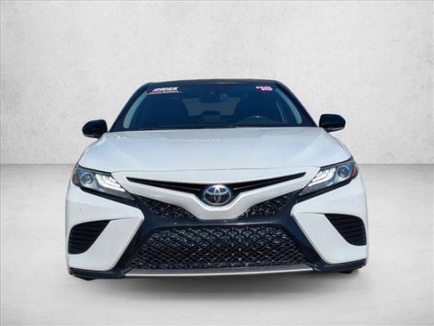 Used 2018 Toyota Camry XSE image 2