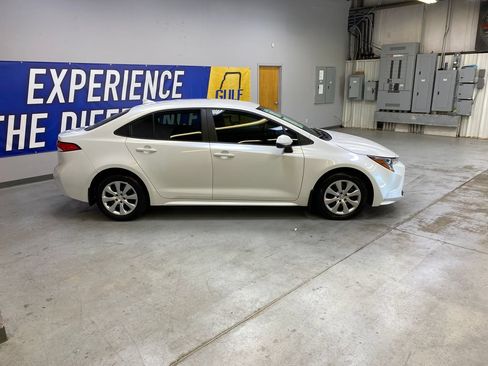 Used 2026 Toyota Corolla LE FWD image 8