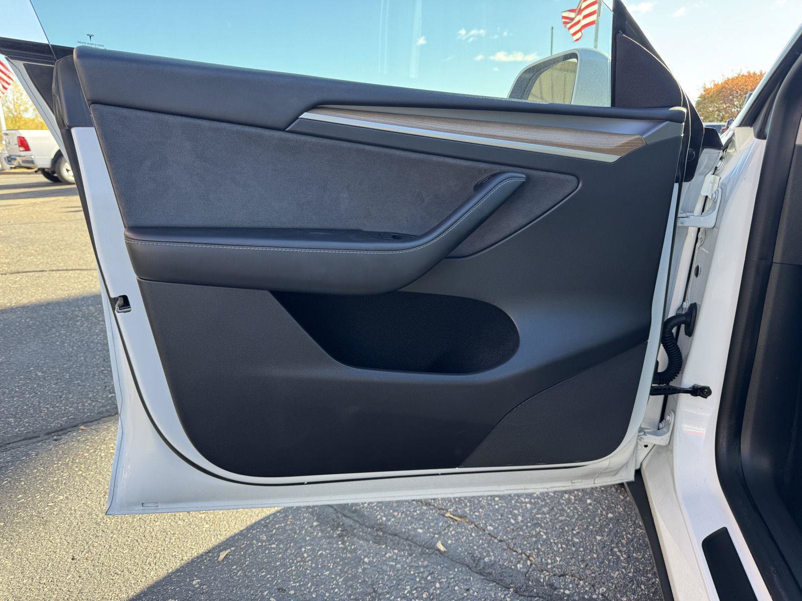 Used 2022 Tesla Model Y Long Range AWD/4WD image 12