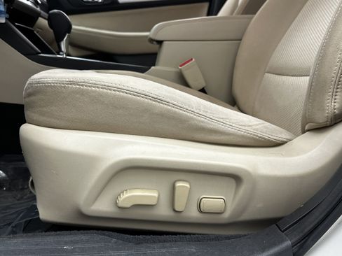 Used 2017 Subaru Outback 2.5i Premium image 12