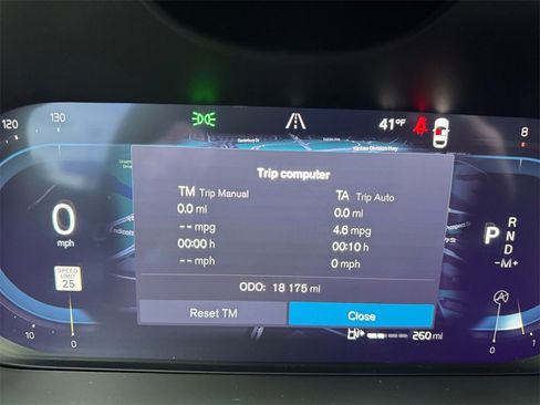 Certified 2025 Volvo XC60 B5 Plus image 23