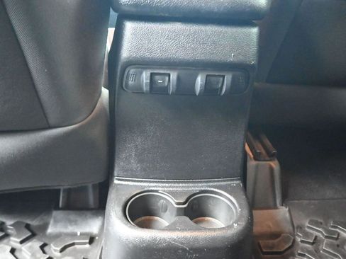 Used 2012 Jeep Wrangler Unlimited Sahara image 24