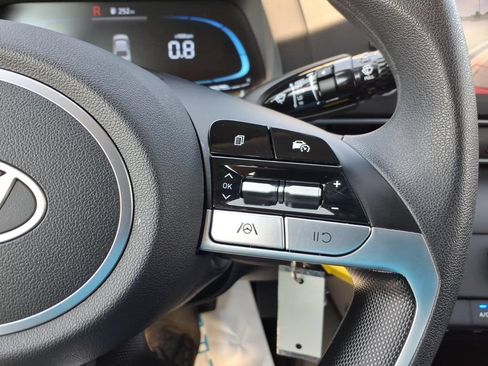 Used 2025 Hyundai Elantra SE FWD image 19