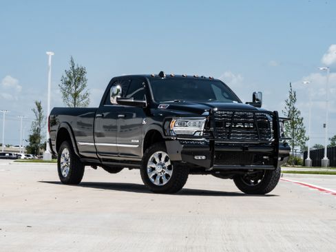 Used 2022 RAM 3500 Limited AWD/4WD image 2