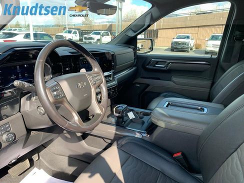 Used 2022 Chevrolet Silverado 1500 ZR2 w/ Technology Package image 17