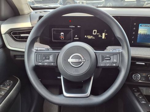 Used 2025 Nissan Kicks SV FWD image 27