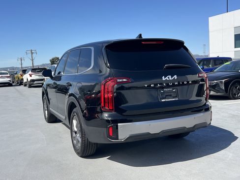 Certified 2025 Kia Telluride LX image 4