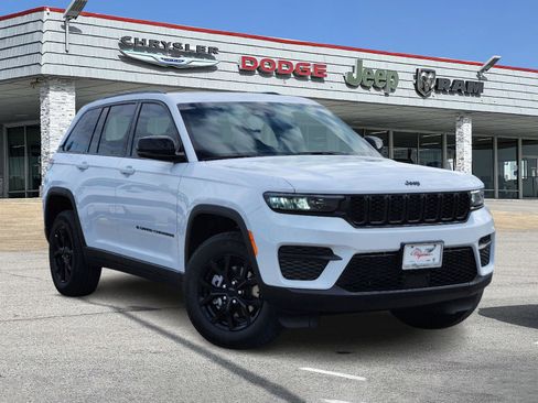 New 2025 Jeep Grand Cherokee Altitude image 1