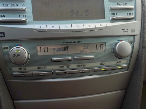 Used 2009 Toyota Camry XLE FWD image 17