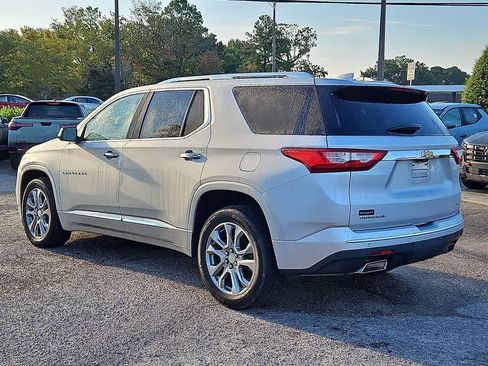 Used 2021 Chevrolet Traverse Premier FWD image 6