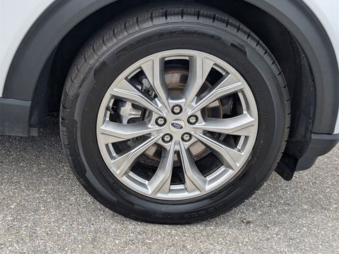 Used 2022 Ford Explorer Limited w/ Equipment Group 301A image 9