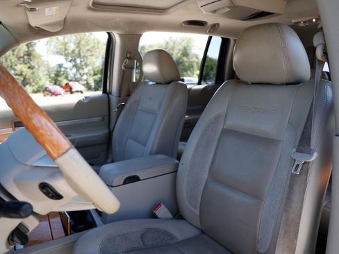 Used 2007 Chrysler Aspen Limited AWD/4WD image 6