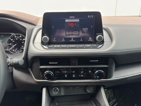 Used 2023 Nissan Rogue S AWD/4WD image 21