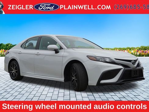 Used 2022 Toyota Camry SE w/ Cold Weather Package FWD image 7