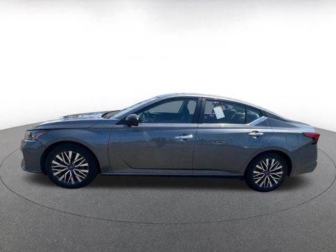 Used 2025 Nissan Altima 2.5 SV FWD image 4