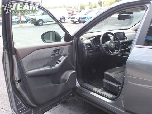 Used 2023 Nissan Rogue S AWD/4WD image 10