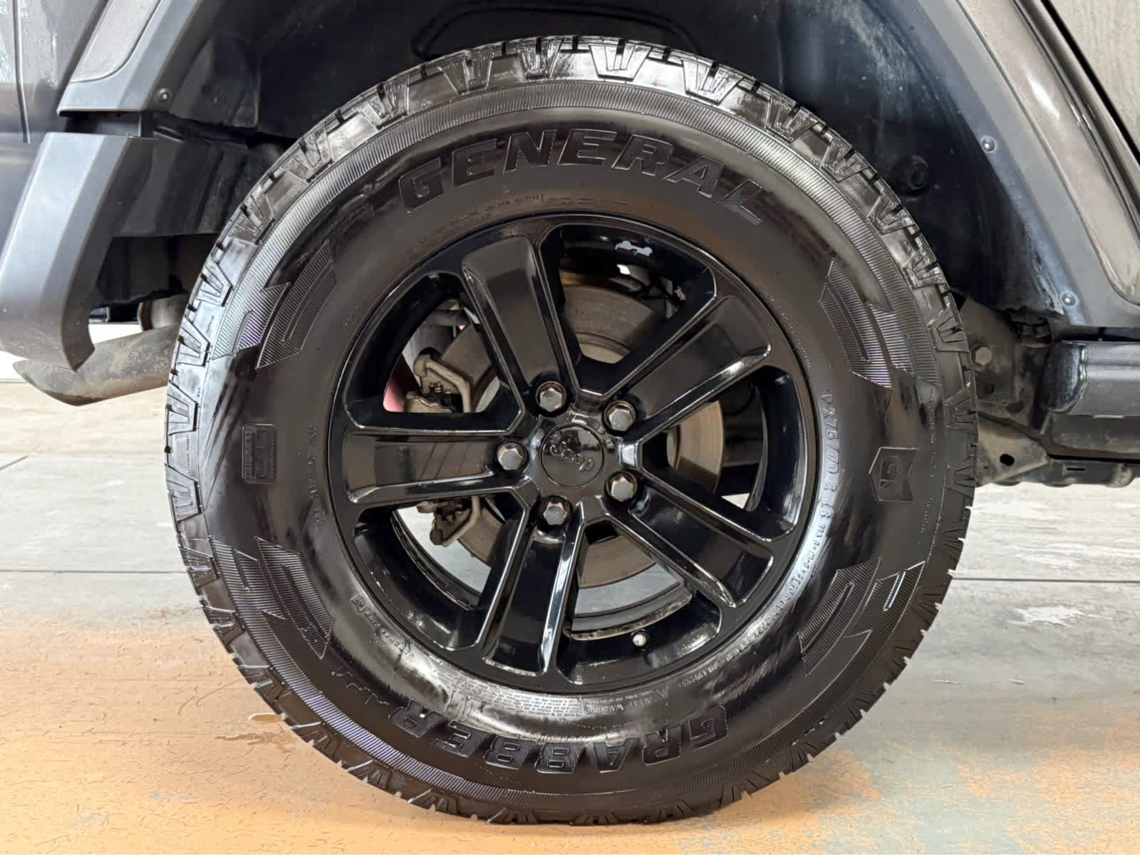 Used 2018 Jeep Wrangler Unlimited Sahara w/ Quick Order Package 24M Moab AWD/4WD image 11