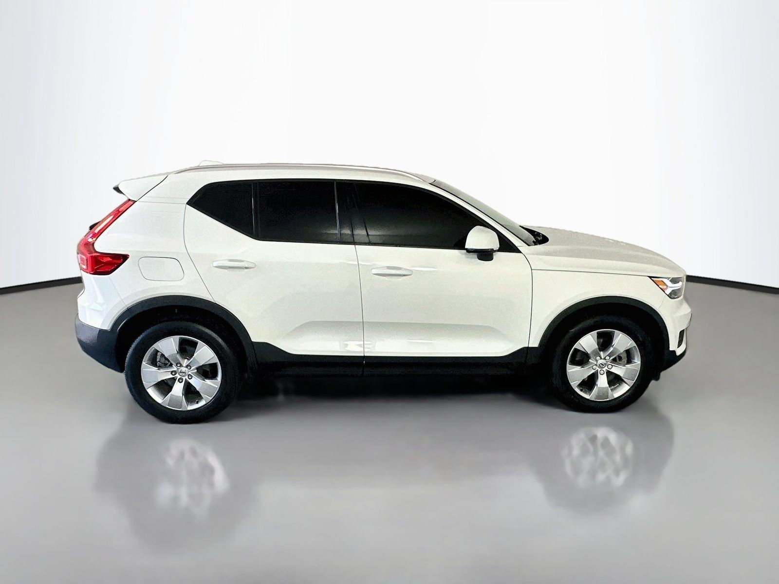 Used 2020 Volvo XC40 T5 Momentum AWD/4WD image 8