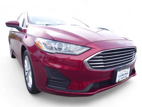 Used 2019 Ford Fusion SE image 3