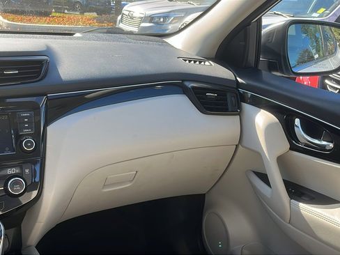 Used 2019 Nissan Rogue Sport SL w/ Premium Package image 24