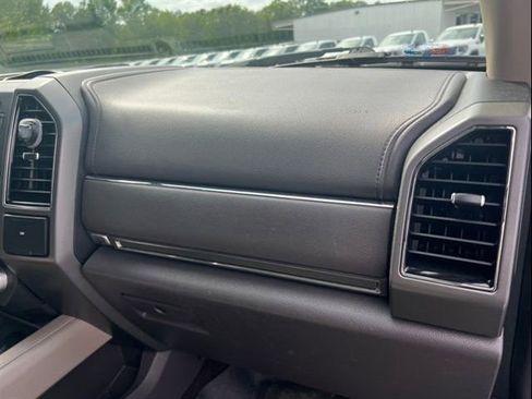 Used 2019 Ford Expedition XLT w/ Equipment Group 202A AWD/4WD image 19