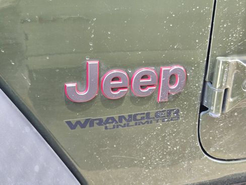 Used 2021 Jeep Wrangler Unlimited Rubicon w/ Cold Weather Group AWD/4WD image 5