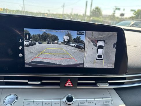 Certified 2024 Hyundai Elantra Limited FWD image 22