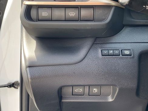 Used 2025 Toyota Crown Platinum image 9