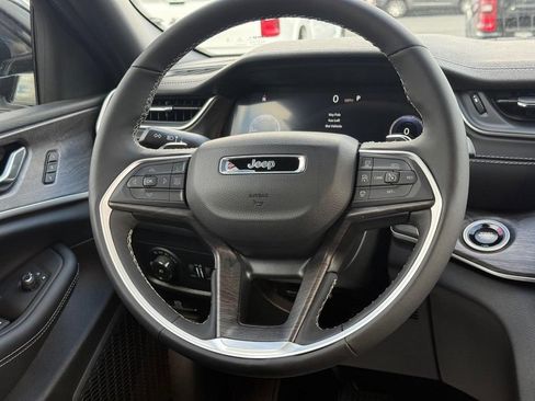 Used 2025 Jeep Grand Cherokee L Limited w/ Black Appearance Package AWD/4WD image 26
