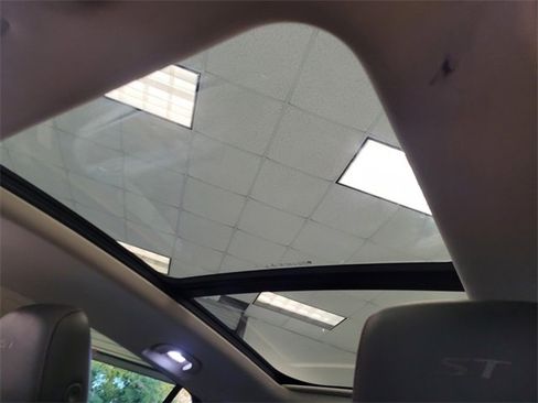 Used 2023 Buick Envision Essence w/ Sport Touring Package image 16