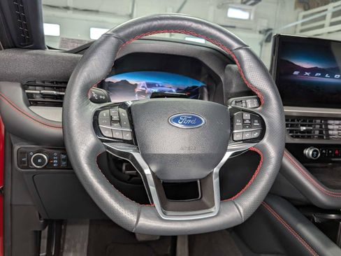 Used 2025 Ford Explorer ST-Line w/ ST-Line Street Pack AWD/4WD image 37