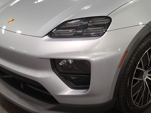 New 2026 Porsche Macan Electric image 32