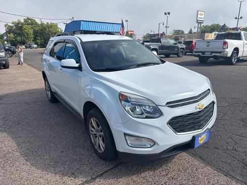 Used 2017 Chevrolet Equinox LT w/ Convenience Package image 4