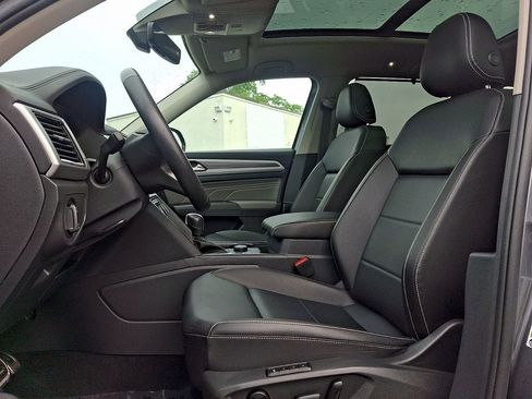 Certified 2023 Volkswagen Atlas SEL R-Line AWD/4WD image 13