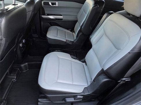 Used 2021 Ford Explorer XLT w/ Equipment Group 202A image 17